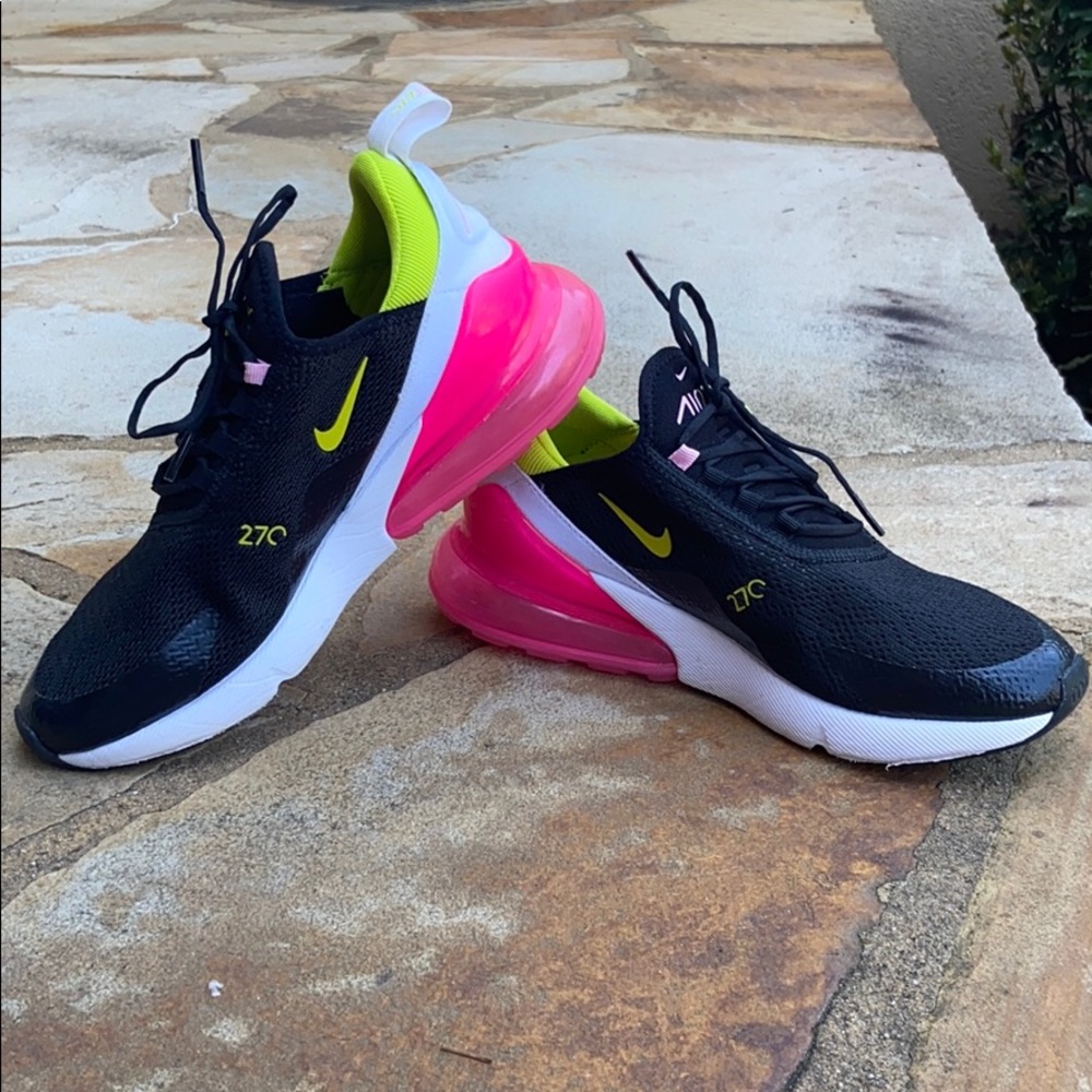 NIKE Air Max 270